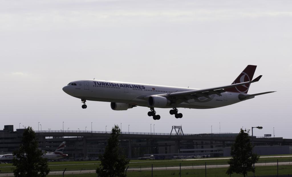 Photo of aircraft TC-JOM operated by Turkish Airlines