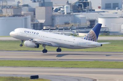 Photo of aircraft N406UA operated by United Airlines