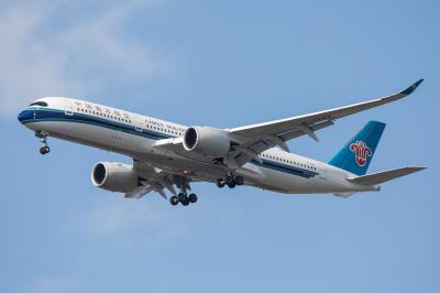 Photo of aircraft B-32AV operated by China Southern Airlines