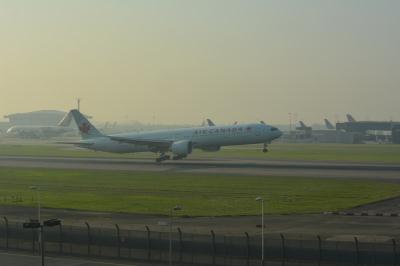 Image of aircraft registration C-FIVS - A 777-333(ER) operated by Air Canada
