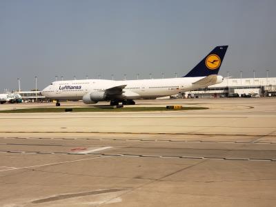 Image of aircraft registration D-ABYU - A 747-830 operated by Lufthansa