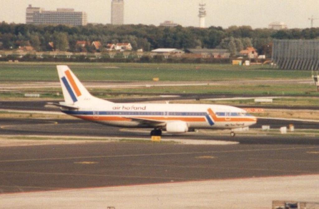 Photo of aircraft PH-OZB operated by Air Holland