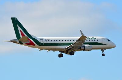 Photo of aircraft EI-RDB operated by Alitalia