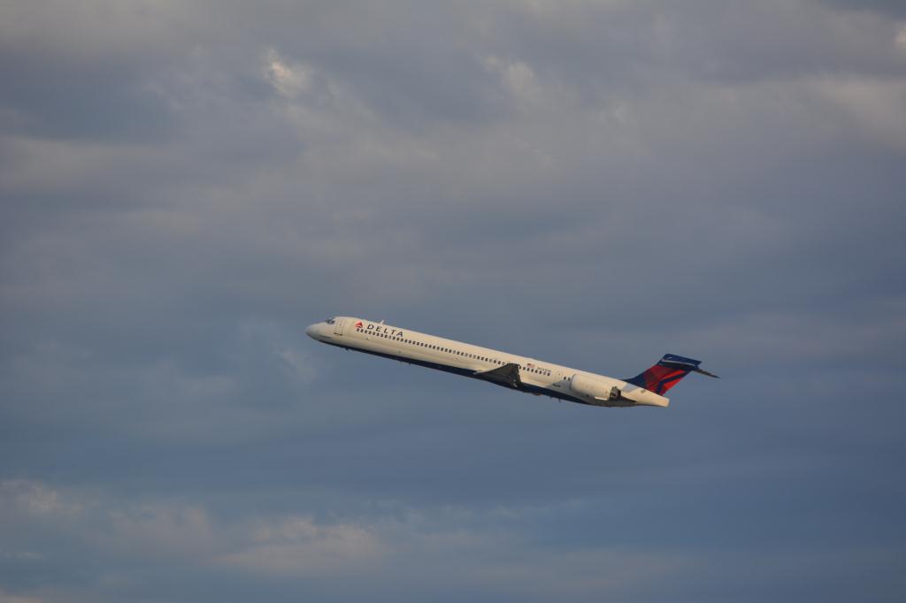 Photo of aircraft N941DN operated by Delta Air Lines