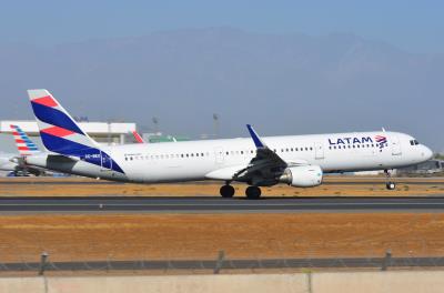 Photo of aircraft CC-BEO operated by LATAM Airlines Chile