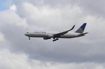 Photo of aircraft N667UA operated by United Airlines