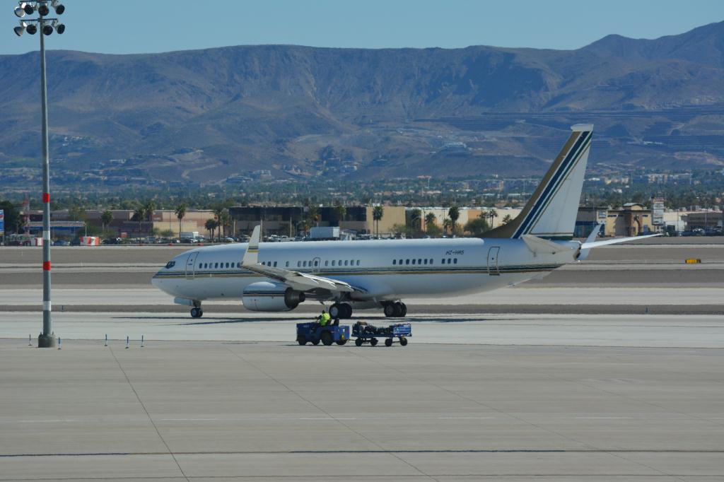 Photo of aircraft HZ-HR5 operated by Saudi Oger Ltd