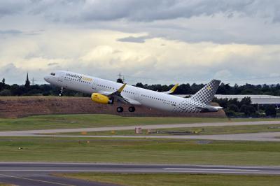Photo of aircraft EC-MRF operated by Vueling