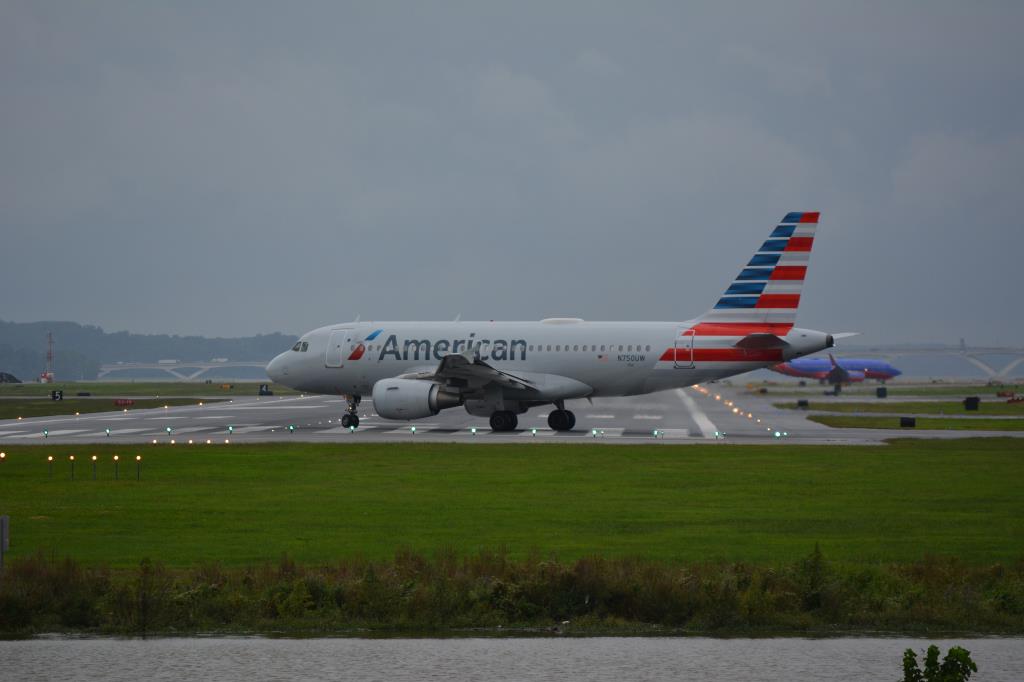 Photo of aircraft N750UW operated by American Airlines