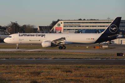 Photo of aircraft D-AEUJ operated by Lufthansa Cargo