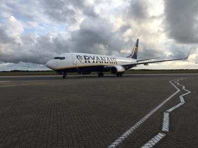 Photo of aircraft EI-DYE operated by Ryanair