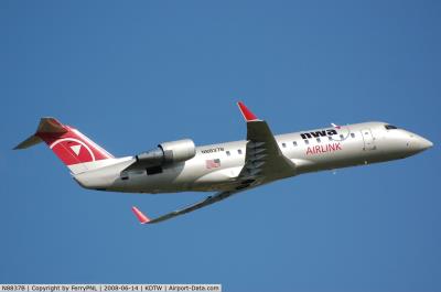 Photo of aircraft N8837B operated by Pinnacle Airlines