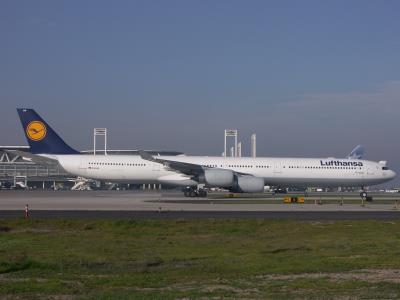 Image of aircraft registration D-AIHA - A A340-642 operated by Lufthansa