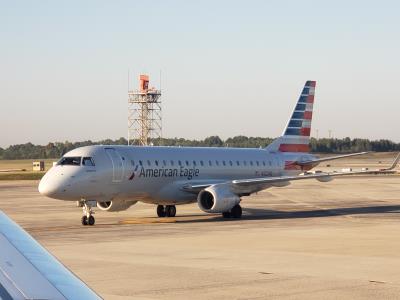 Photo of aircraft N122HQ operated by American Eagle