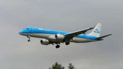 Image of aircraft registration PH-EXF - A ERJ-190-STD (ERJ-190-100) operated by KLM Cityhopper