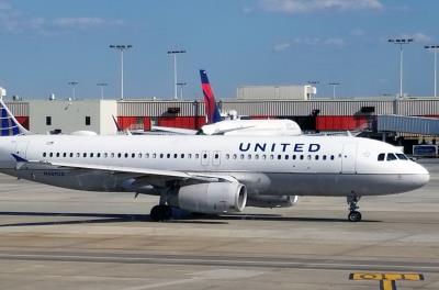 Photo of aircraft N489UA operated by United Airlines
