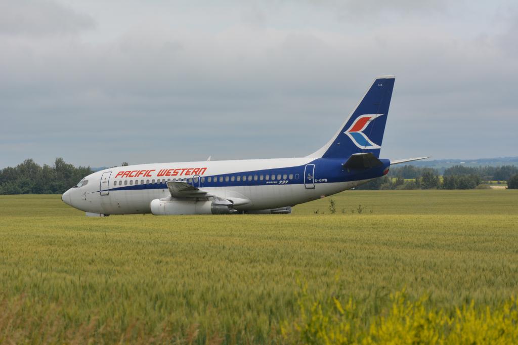 Photo of aircraft C-GIPW operated by Pacific Western Airlines