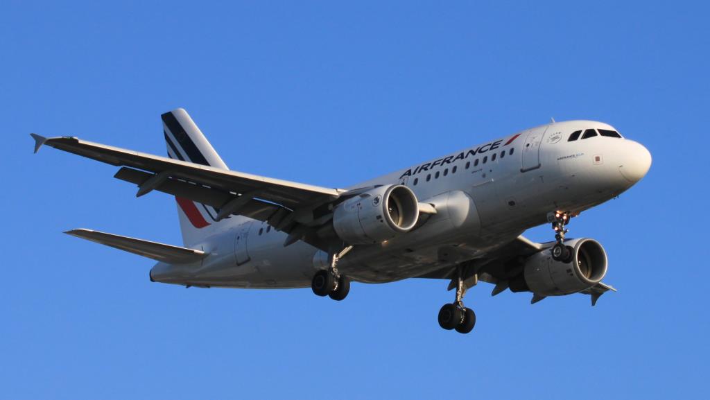 Photo of aircraft F-GUGR operated by Air France