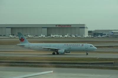 Photo of aircraft C-FGKN operated by Air Canada