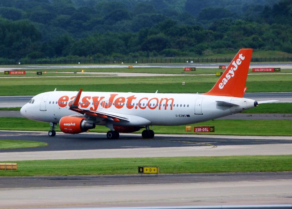 Photo of aircraft G-EZWS operated by easyJet