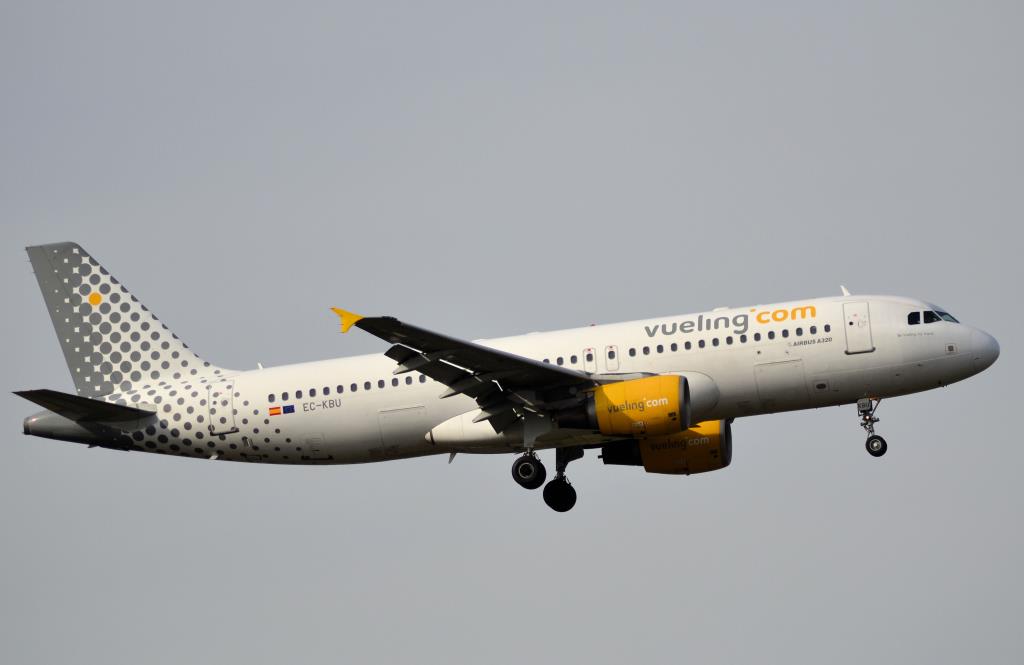 Photo of aircraft EC-KBU operated by Vueling