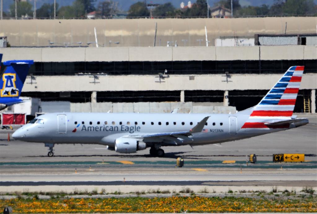 Photo of aircraft N213NN operated by American Eagle
