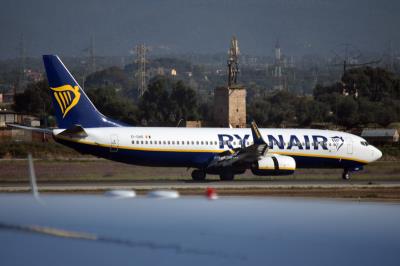 Photo of aircraft EI-DHD operated by Ryanair