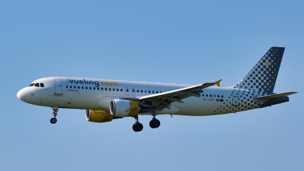 Photo of aircraft EC-LOP operated by Vueling