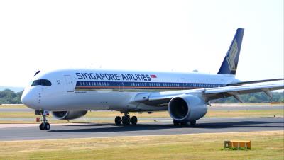 Photo of aircraft 9V-SMO operated by Singapore Airlines