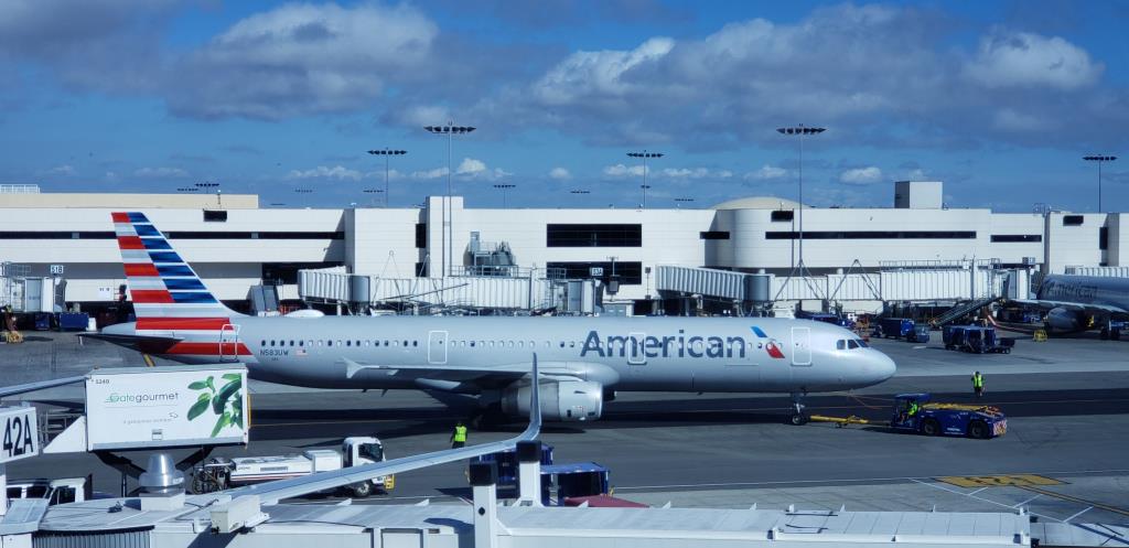 Photo of aircraft N583UW operated by American Airlines