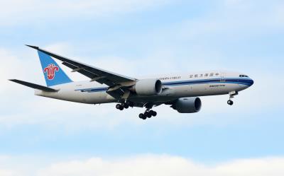 Photo of aircraft B-2042 operated by China Southern Airlines