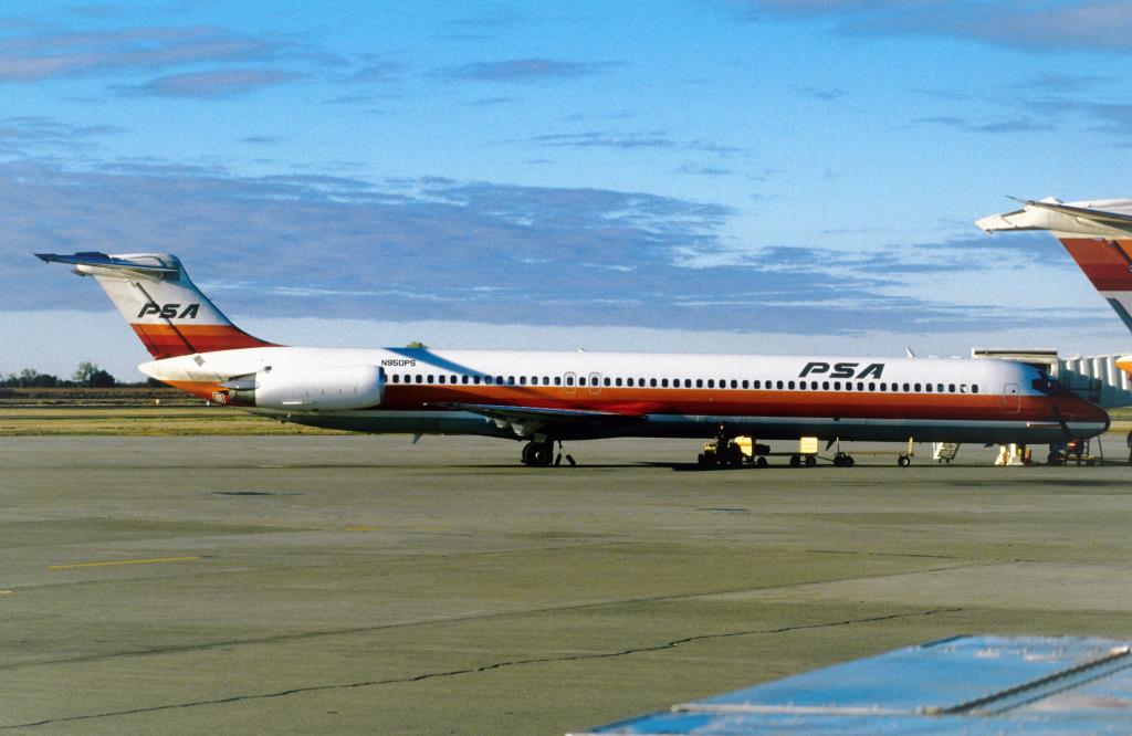Photo of aircraft N950PS operated by PSA