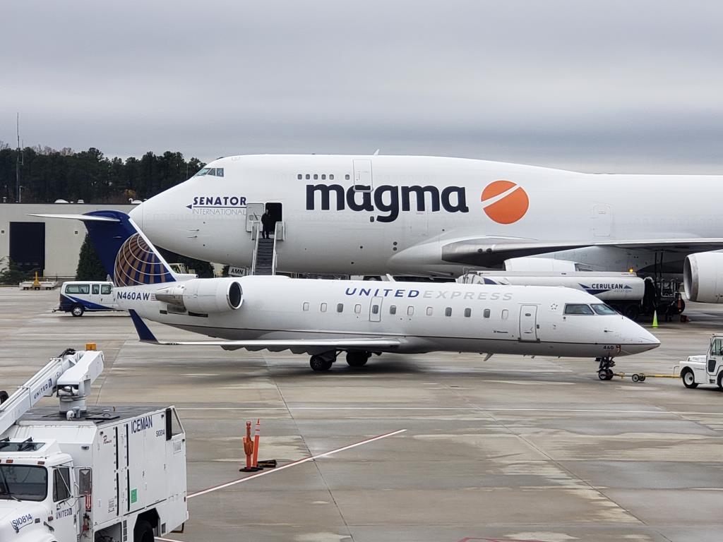 Photo of aircraft N460AW operated by Air Wisconsin