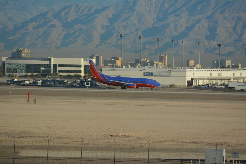 Photo of aircraft N212WN operated by Southwest Airlines