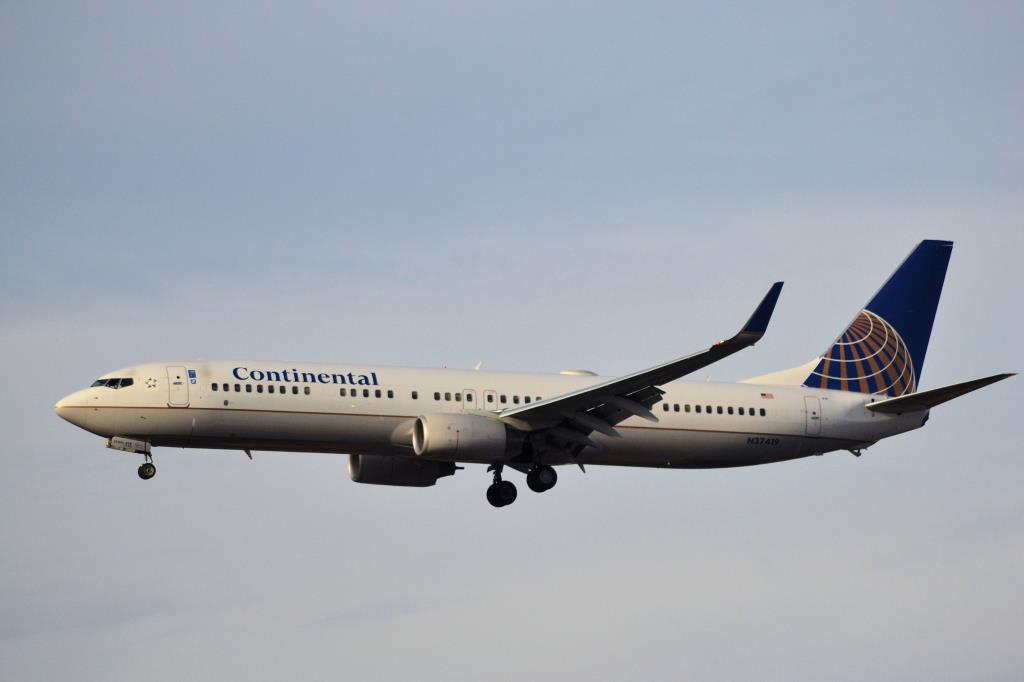 Photo of aircraft N37419 operated by Continental Air Lines