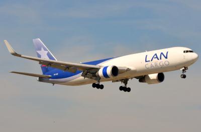 Photo of aircraft CC-CZZ operated by LAN Cargo