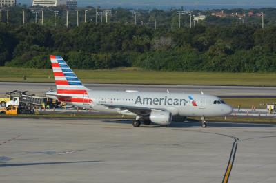 Photo of aircraft N711UW operated by American Airlines