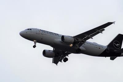 Image of aircraft registration D-AIZC - A A320-214 operated by Lufthansa