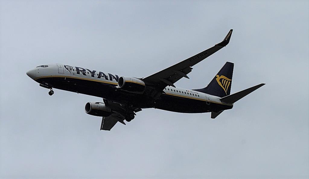 Photo of aircraft EI-FRW operated by Ryanair