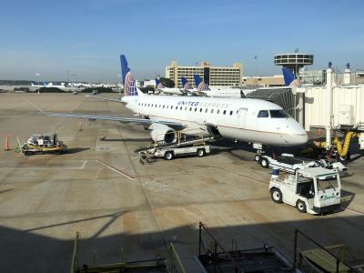 Photo of aircraft N86324 operated by United Express