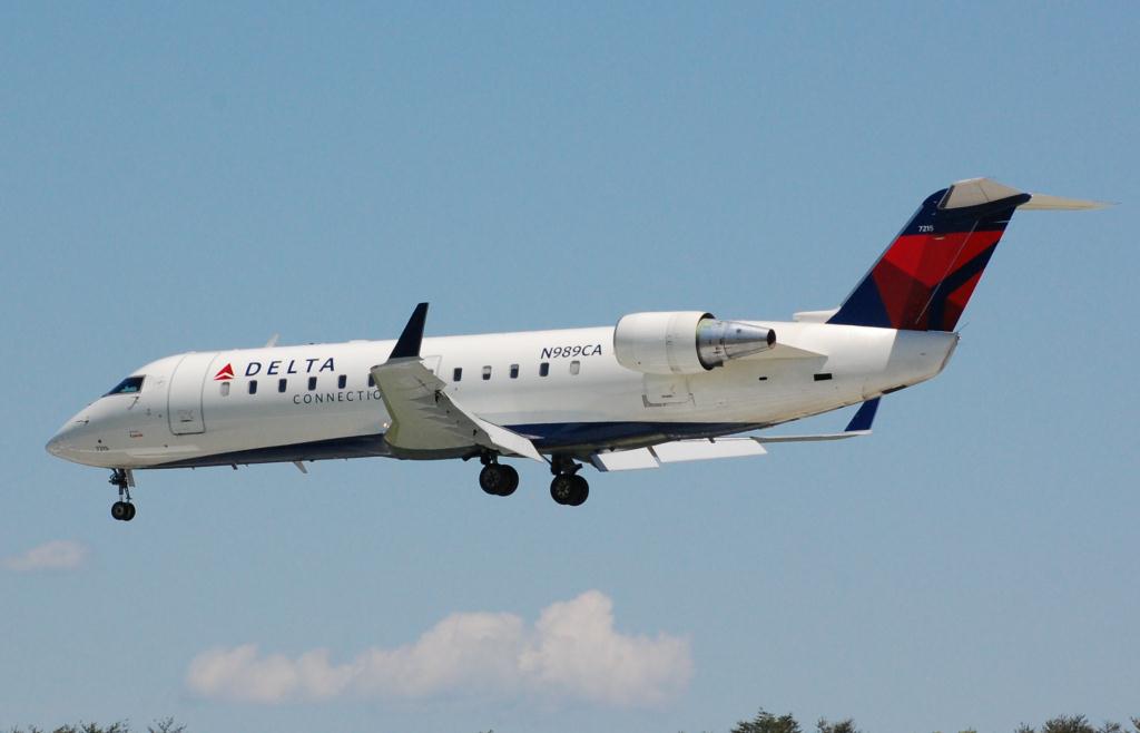 Photo of aircraft N989CA operated by Comair