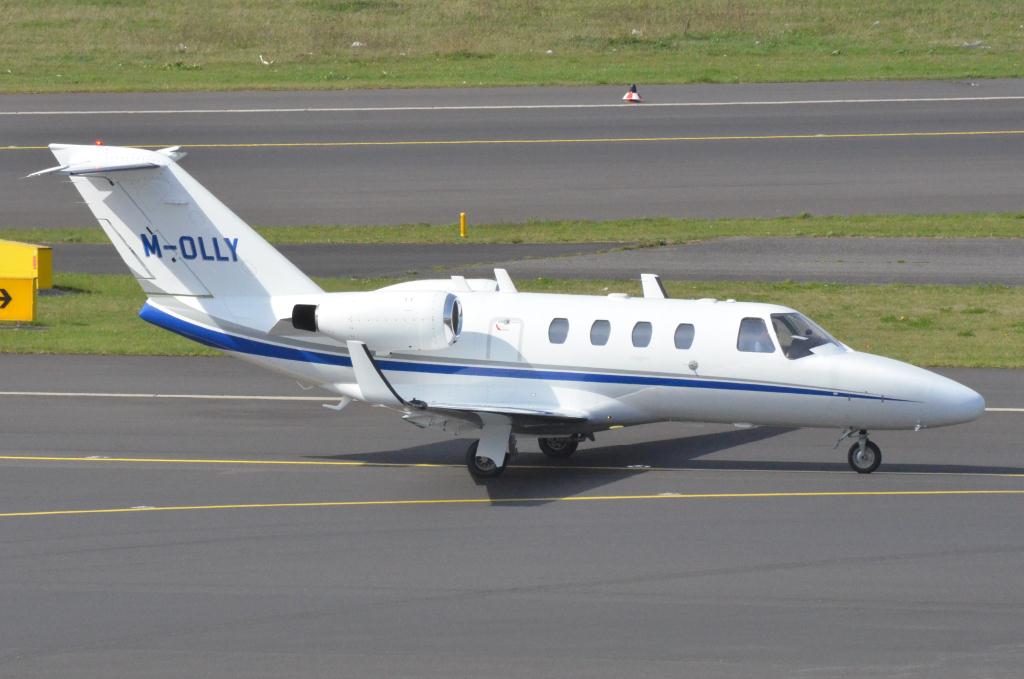 Photo of aircraft M-OLLY operated by MBK Maschinenbau GmbH