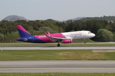 Photo of aircraft G-WUKB operated by Wizz Air UK