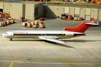 Photo of aircraft N261US operated by Northwest Airlines