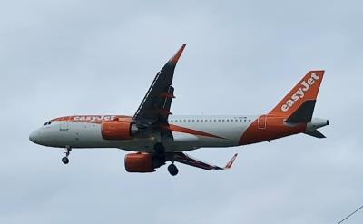 Photo of aircraft G-UZHM operated by easyJet
