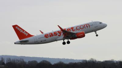 Photo of aircraft G-EZWM operated by easyJet