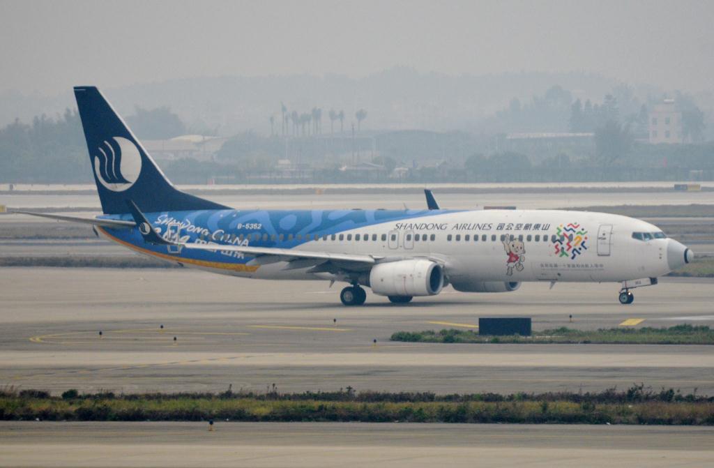 Photo of aircraft B-5352 operated by Shandong Airlines