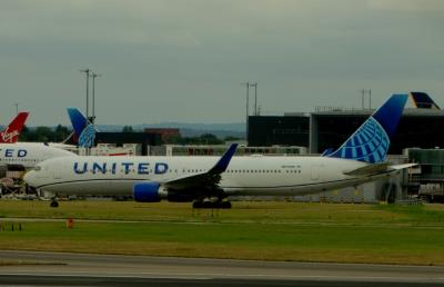 Photo of aircraft N670UA operated by United Airlines