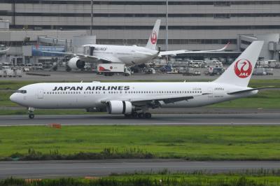 Photo of aircraft JA658J operated by Japan Airlines