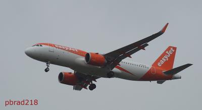 Photo of aircraft G-UZLG operated by easyJet